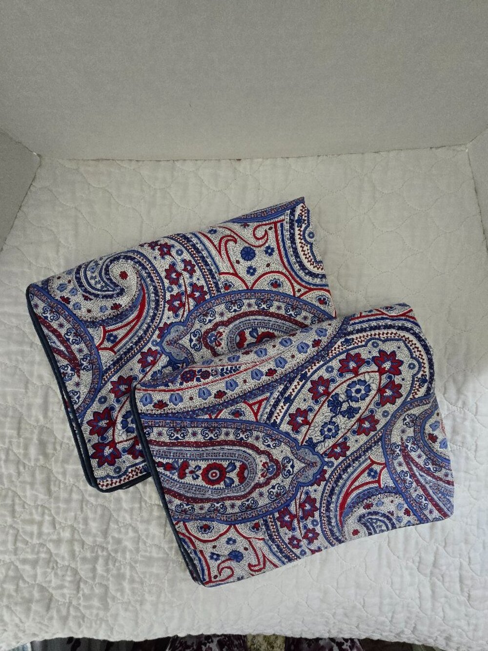 Set Of 2 American Living Bay  Harbor Red Blue Paisley King Pillow Shams EUC.